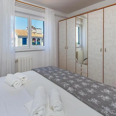 Apartman Stunning In With Kitchen Pula