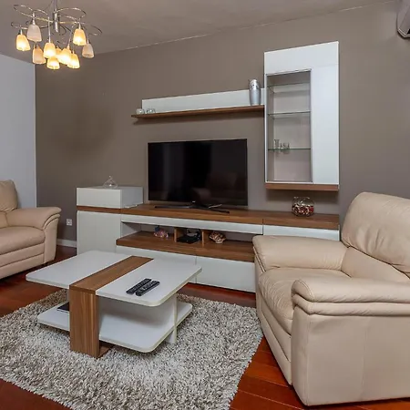 Stunning In With Kitchen * 풀라