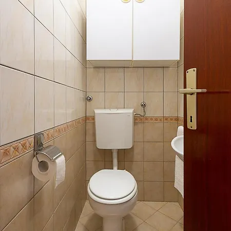 Apartman Stunning In With Kitchen
