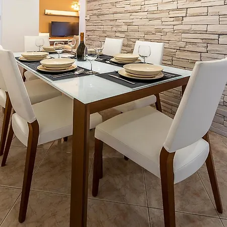 Stunning In With Kitchen Apartman Pula