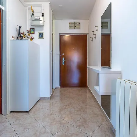 Appartement Gorgeous In With Wifi Pula