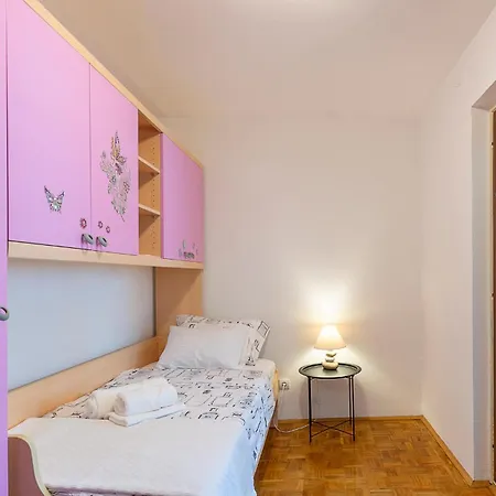 Appartement Gorgeous In With Wifi Pula
