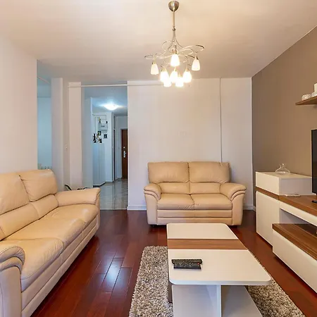 Stunning In With Kitchen Пула